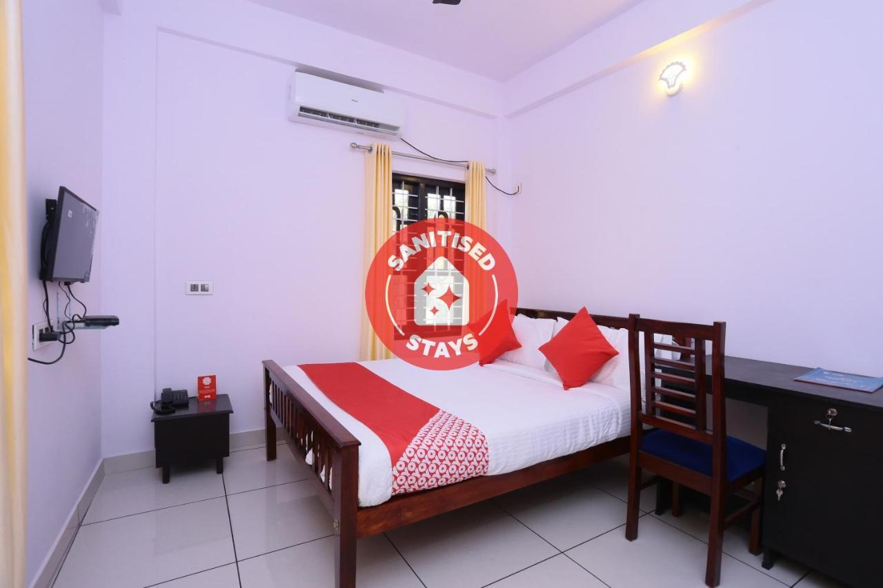 Oyo 26697 United Residency Hotel Kazhakuttam Zewnętrze zdjęcie