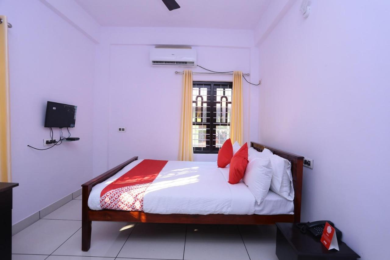 Oyo 26697 United Residency Hotel Kazhakuttam Zewnętrze zdjęcie