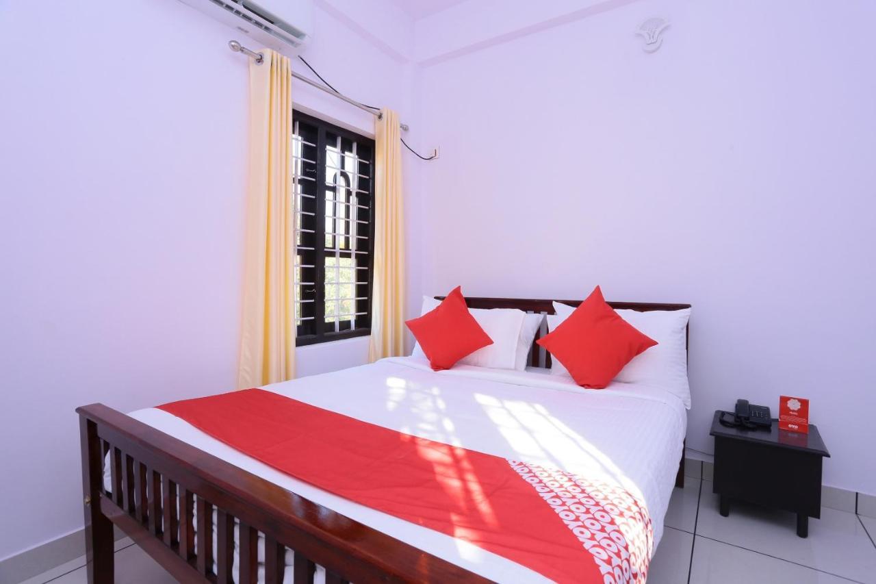 Oyo 26697 United Residency Hotel Kazhakuttam Zewnętrze zdjęcie