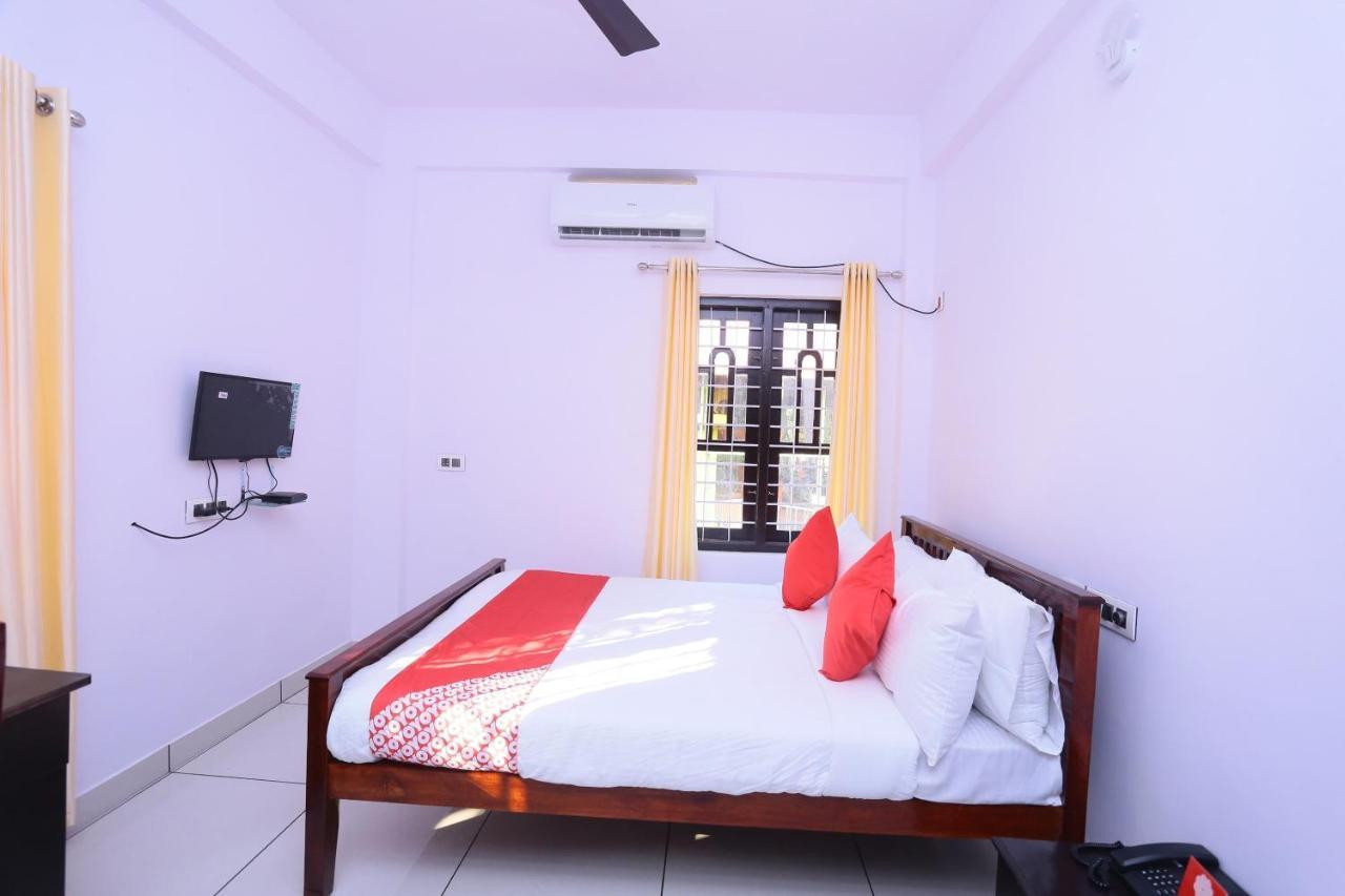 Oyo 26697 United Residency Hotel Kazhakuttam Zewnętrze zdjęcie