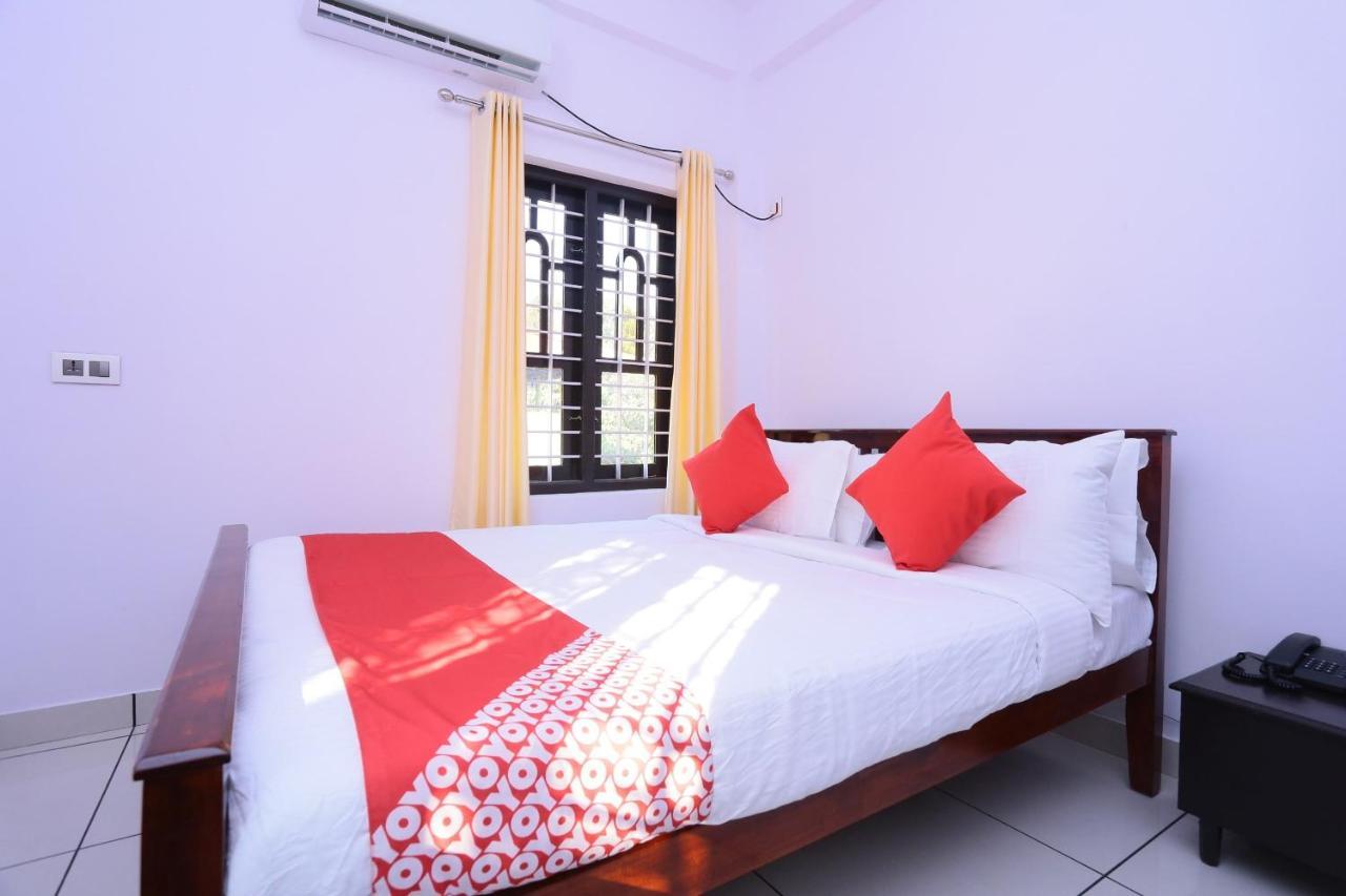 Oyo 26697 United Residency Hotel Kazhakuttam Zewnętrze zdjęcie