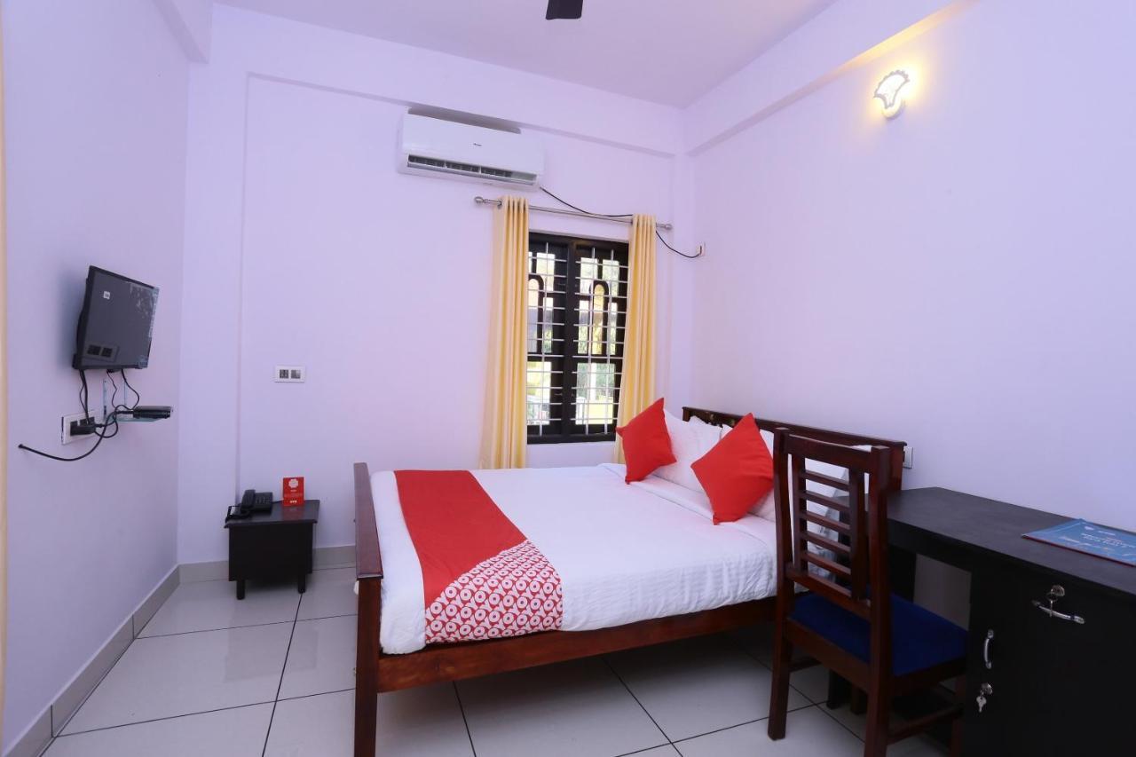 Oyo 26697 United Residency Hotel Kazhakuttam Zewnętrze zdjęcie