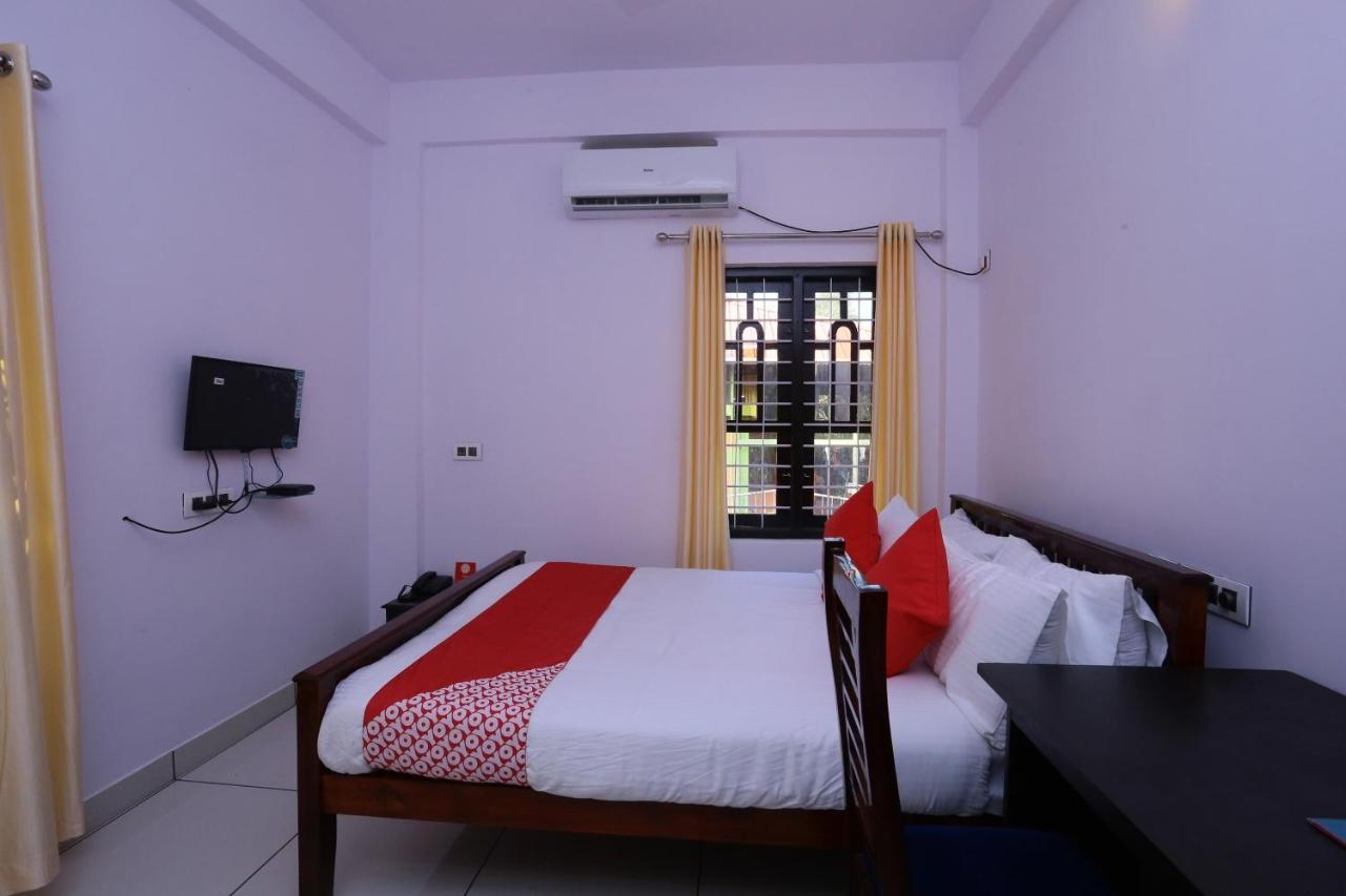 Oyo 26697 United Residency Hotel Kazhakuttam Zewnętrze zdjęcie