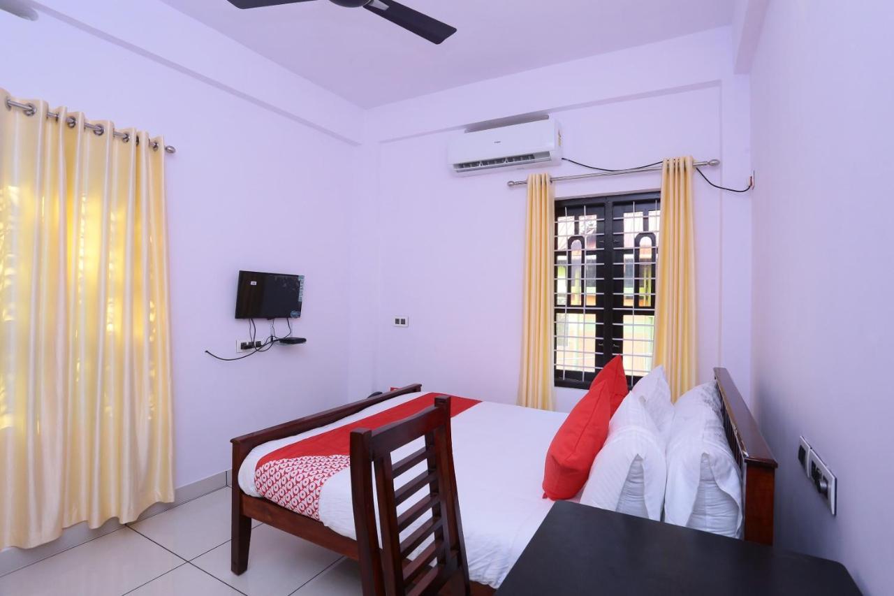 Oyo 26697 United Residency Hotel Kazhakuttam Zewnętrze zdjęcie