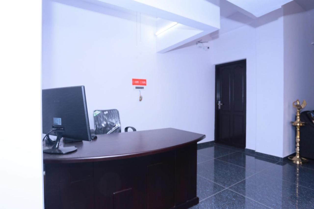 Oyo 26697 United Residency Hotel Kazhakuttam Zewnętrze zdjęcie