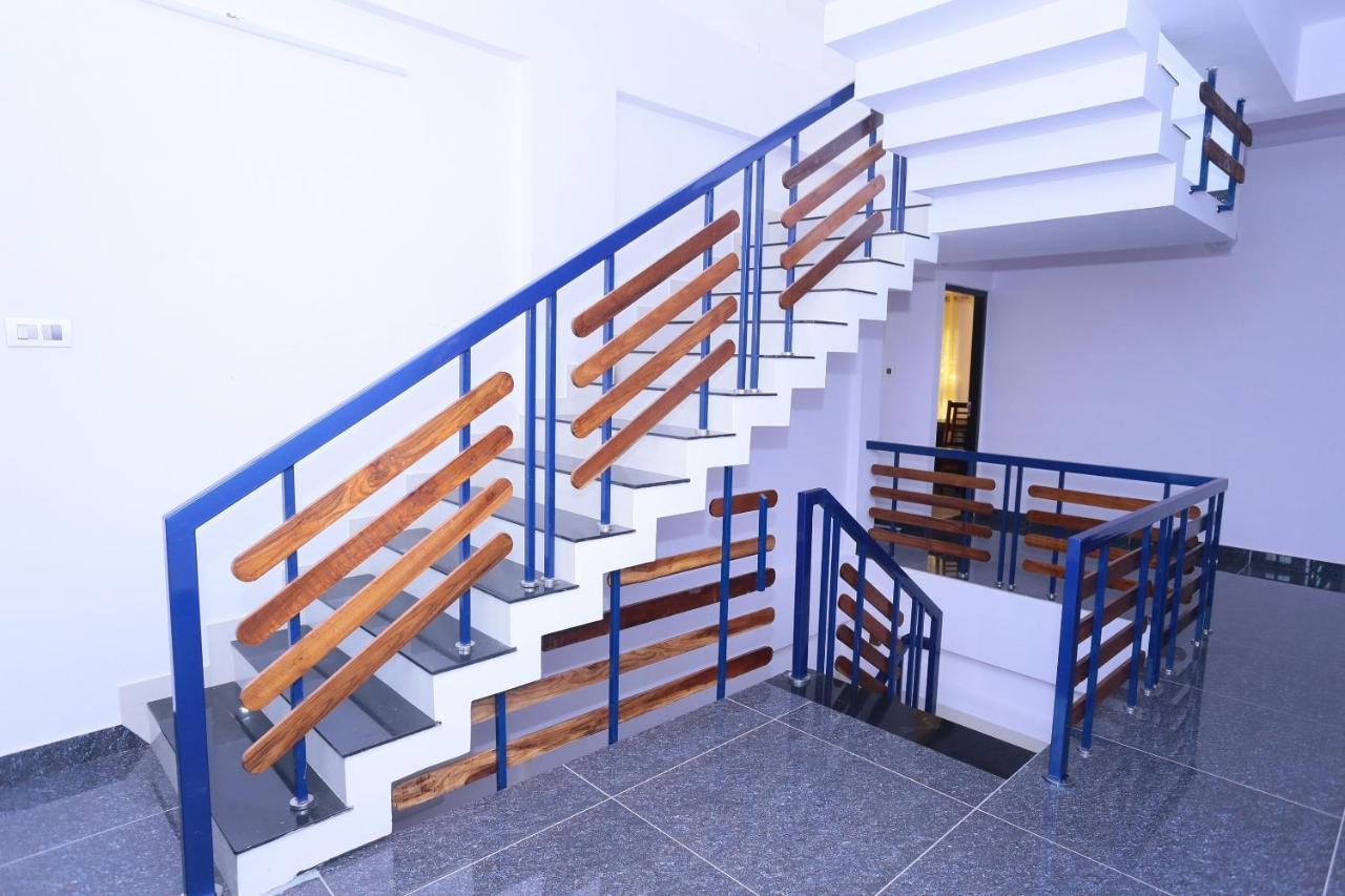 Oyo 26697 United Residency Hotel Kazhakuttam Zewnętrze zdjęcie